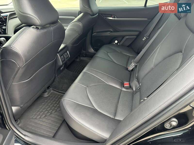 Седан Toyota Camry 2023 в Києві
