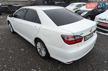 Седан Toyota Camry 2016 в Ровно