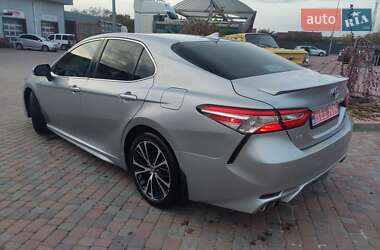 Седан Toyota Camry 2020 в Сарнах