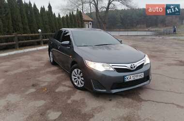 Седан Toyota Camry 2013 в Чернигове