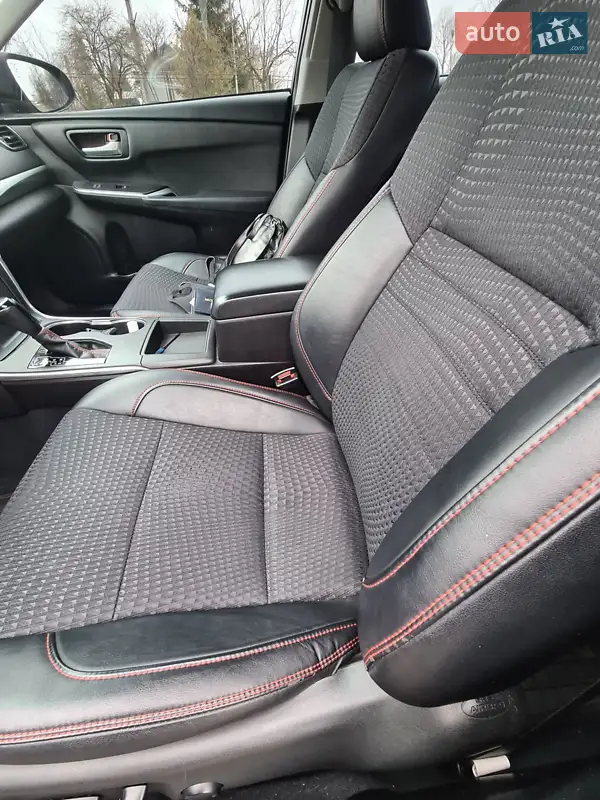 Седан Toyota Camry 2015 в 