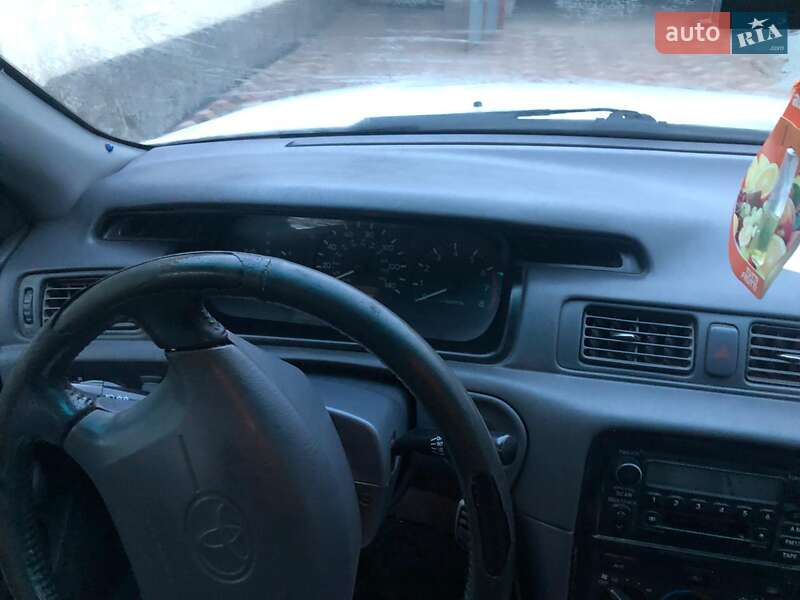 Седан Toyota Camry 2000 в Одессе