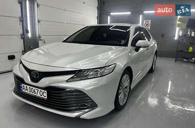 Седан Toyota Camry 2020 в Києві