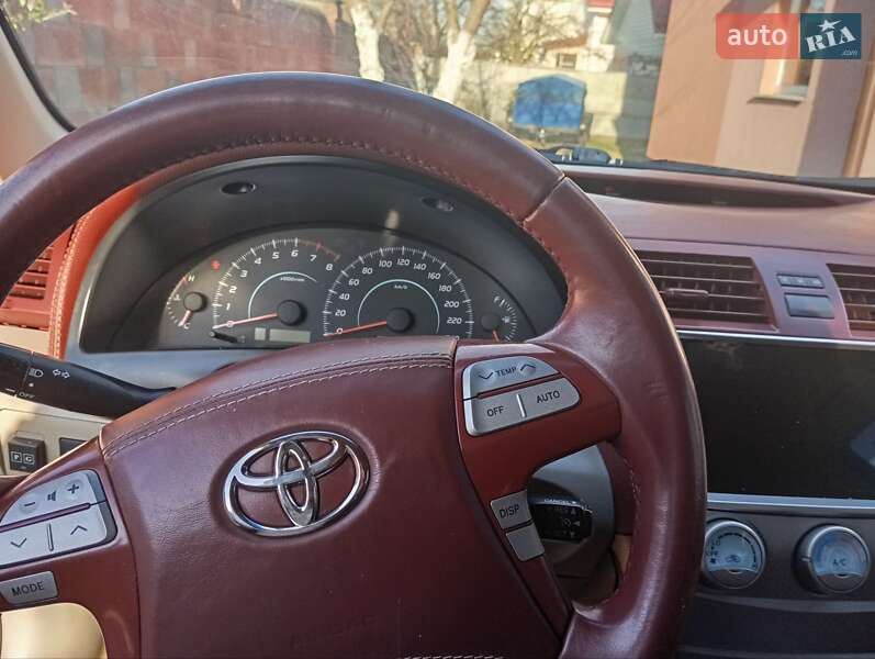 Седан Toyota Camry 2008 в Вараше