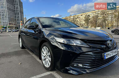 Седан Toyota Camry 2017 в Києві