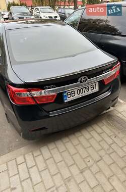 Седан Toyota Camry 2013 в Києві