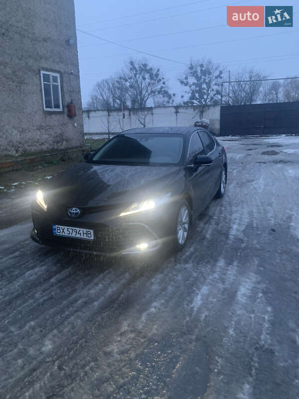 Седан Toyota Camry 2022 в Хмельницькому