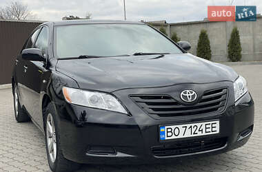 Седан Toyota Camry 2008 в Сарнах