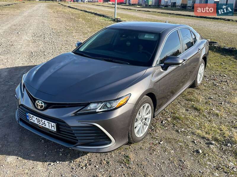 Седан Toyota Camry 2020 в Львове