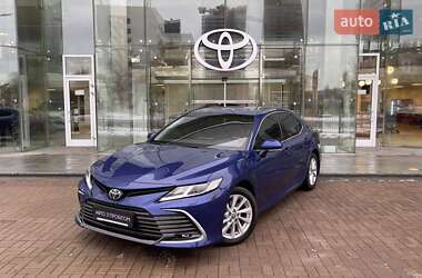 Седан Toyota Camry 2021 в Киеве