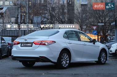 Седан Toyota Camry 2019 в Киеве