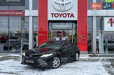 Седан Toyota Camry 2019 в Тернополі