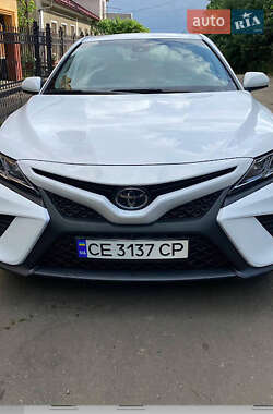 Седан Toyota Camry 2019 в Чернівцях