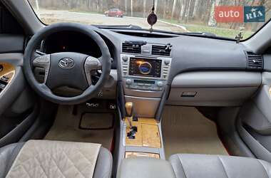 Седан Toyota Camry 2006 в Днепре