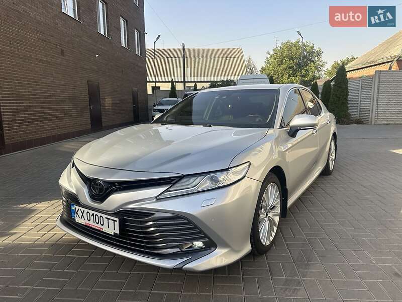 Седан Toyota Camry 2019 в Харькове