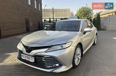 Седан Toyota Camry 2019 в Харькове