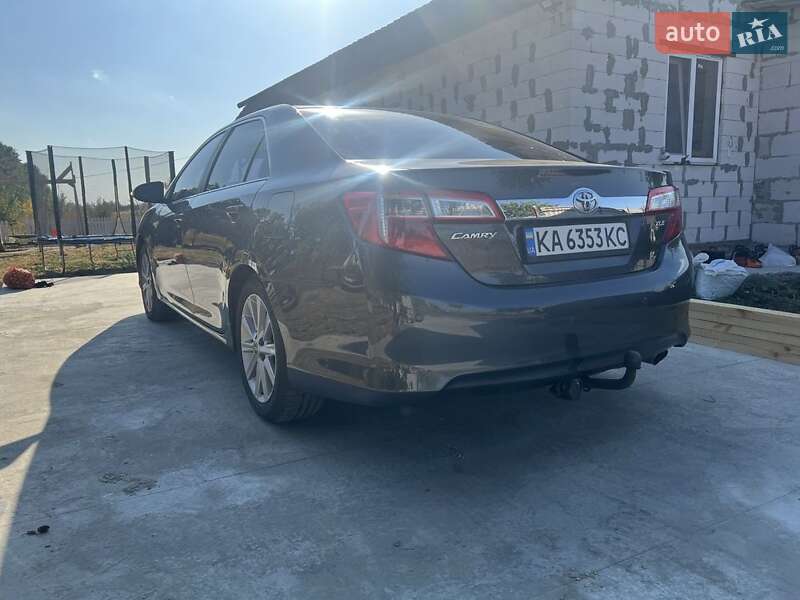 Седан Toyota Camry 2012 в Борисполі