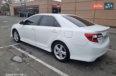 Седан Toyota Camry 2013 в Киеве