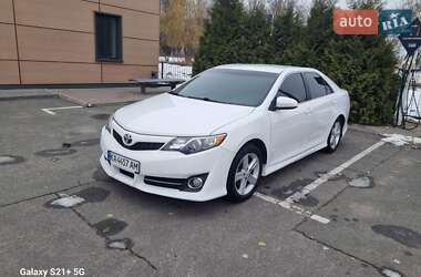 Седан Toyota Camry 2013 в Киеве