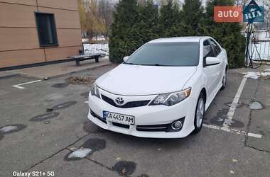 Седан Toyota Camry 2013 в Киеве