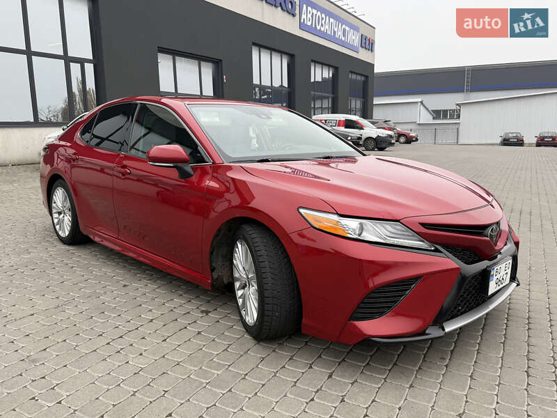 Седан Toyota Camry 2019 в Тернополе