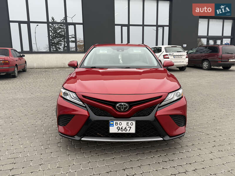 Седан Toyota Camry 2019 в Тернополе