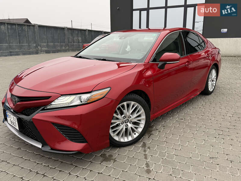 Седан Toyota Camry 2019 в Тернополе