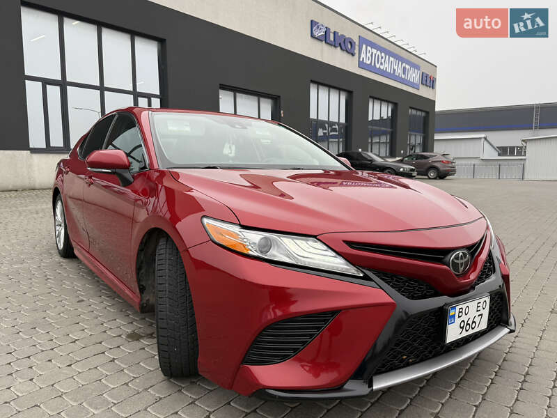Седан Toyota Camry 2019 в Тернополе