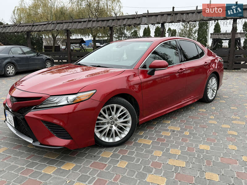 Седан Toyota Camry 2019 в Тернополе
