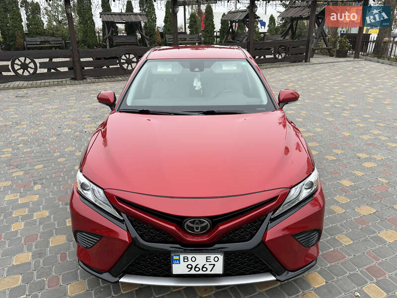 Седан Toyota Camry 2019 в Тернополе