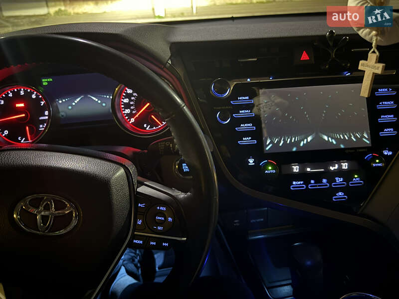 Седан Toyota Camry 2019 в Тернополе