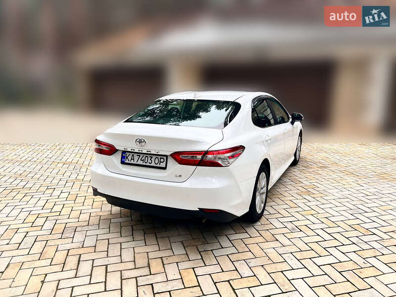 Седан Toyota Camry 2018 в Козине