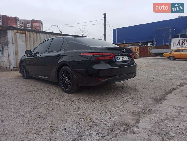 Седан Toyota Camry 2018 в Дніпрі