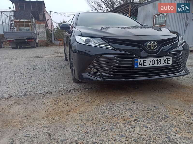 Седан Toyota Camry 2018 в Дніпрі