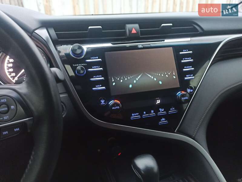 Седан Toyota Camry 2018 в Дніпрі