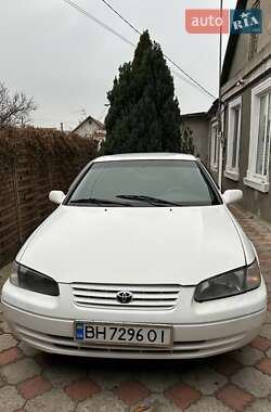 Седан Toyota Camry 1999 в Авангарді