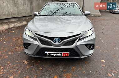 Седан Toyota Camry 2019 в Києві