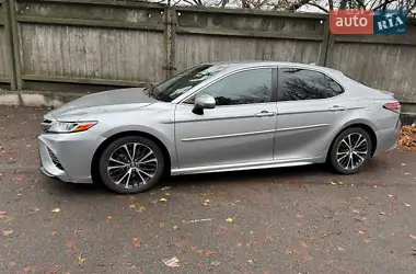 Toyota Camry 2019