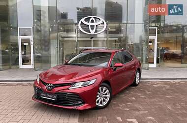 Седан Toyota Camry 2018 в Києві