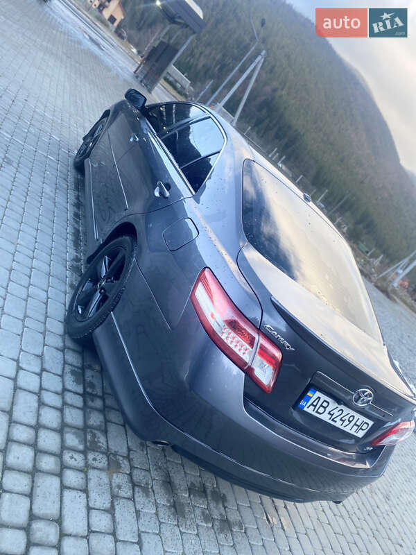 Седан Toyota Camry 2010 в Ивано-Франковске