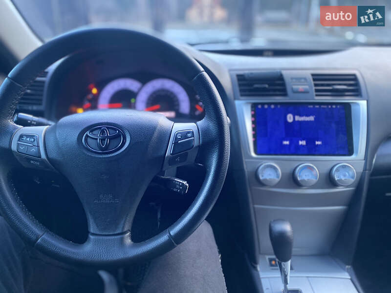 Седан Toyota Camry 2010 в Ивано-Франковске