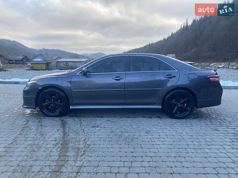 Седан Toyota Camry 2010 в Ивано-Франковске