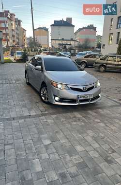 Седан Toyota Camry 2011 в Ужгороде