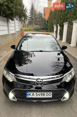 Седан Toyota Camry 2016 в Киеве