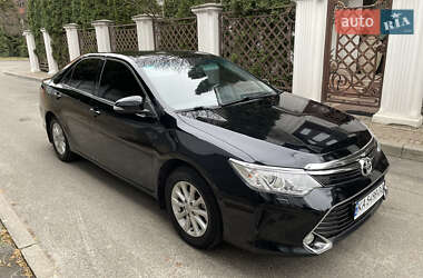 Седан Toyota Camry 2016 в Киеве