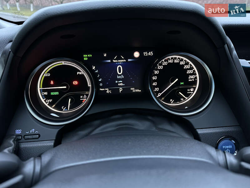 Седан Toyota Camry 2023 в Ровно