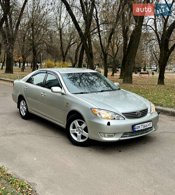 Седан Toyota Camry 2005 в Житомире