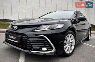 Седан Toyota Camry 2023 в Киеве