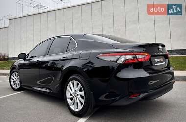 Седан Toyota Camry 2023 в Киеве