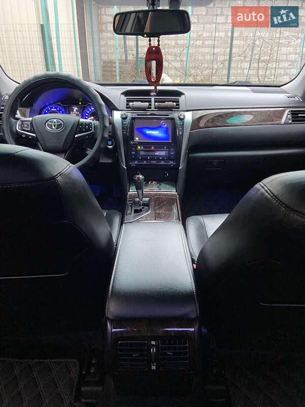 Седан Toyota Camry 2014 в Дніпрі